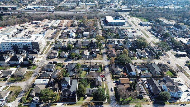 Property Photo: 1502 Tabor Street TX 77009