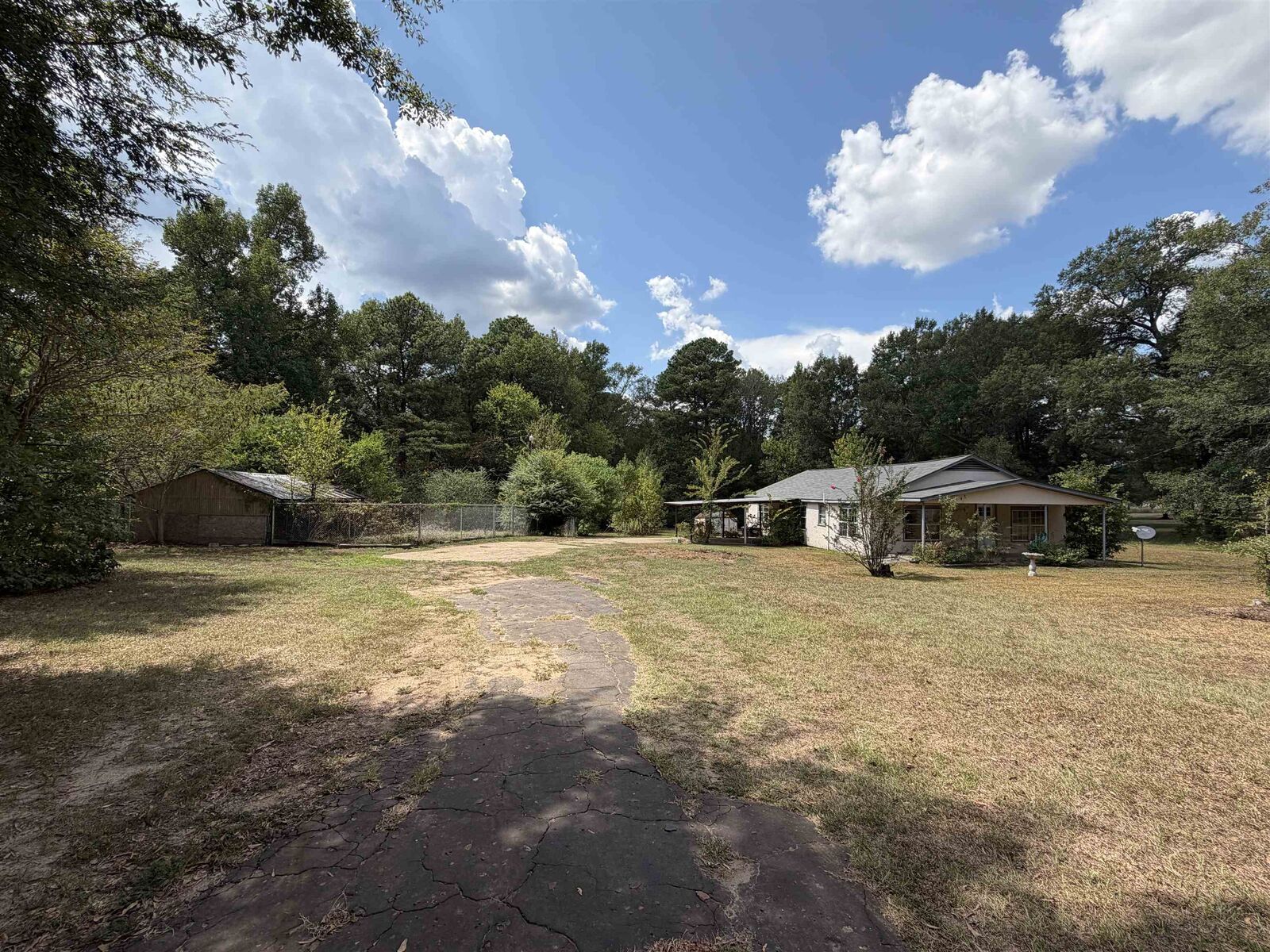 Property Photo:  2725 Lafamo Rd  TX 75604 