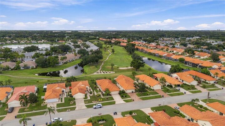Property Photo: 4712 Peridia Boulevard E FL 34203