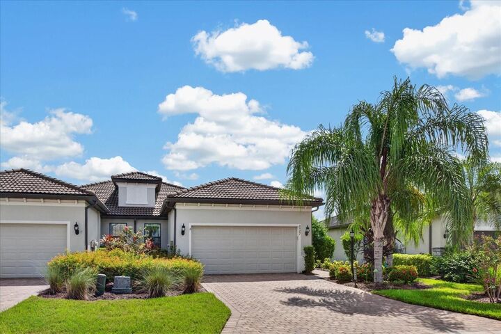 Property Photo:  6927 Holbrook Cove  FL 34202 