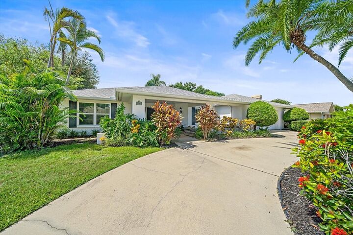 Property Photo: 6840 Country Lakes Circle FL 34243