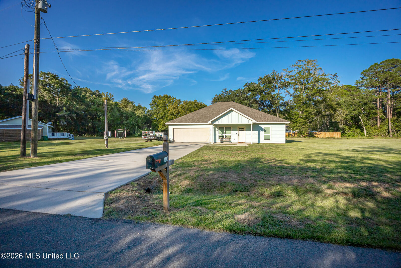 Property Photo:  516 Maple Street  MS 39564 