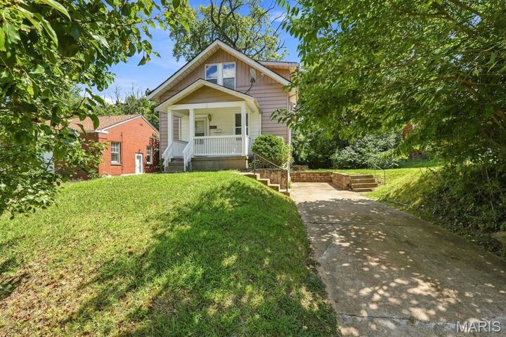 Property Photo: 3726 Avondale Avenue MO 63121