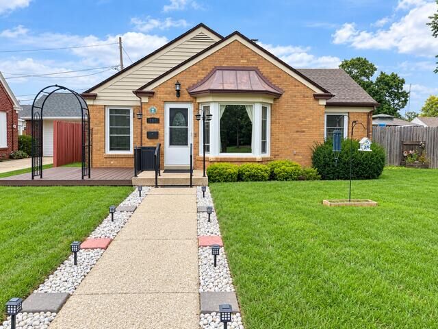 Property Photo: 700 Kingston Ave WI 53402