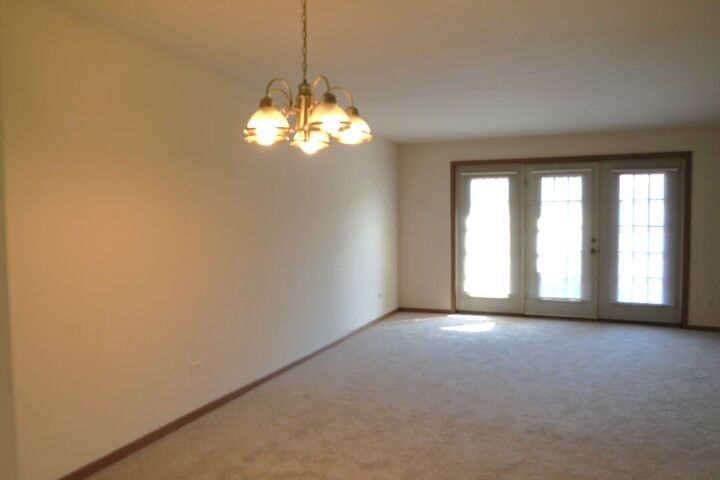 Property Photo:  4120 Williamsburg Court 302  IL 60025 