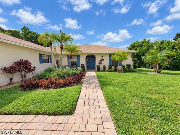 Property Photo:  1228 Lastrada Lane  FL 34103 