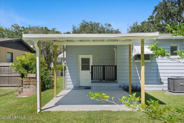 Property Photo: 3216 Lansdell Drive FL 32208