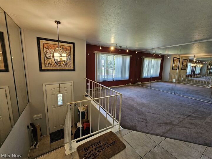 Property Photo: 6698 Hedgeline OH 44146