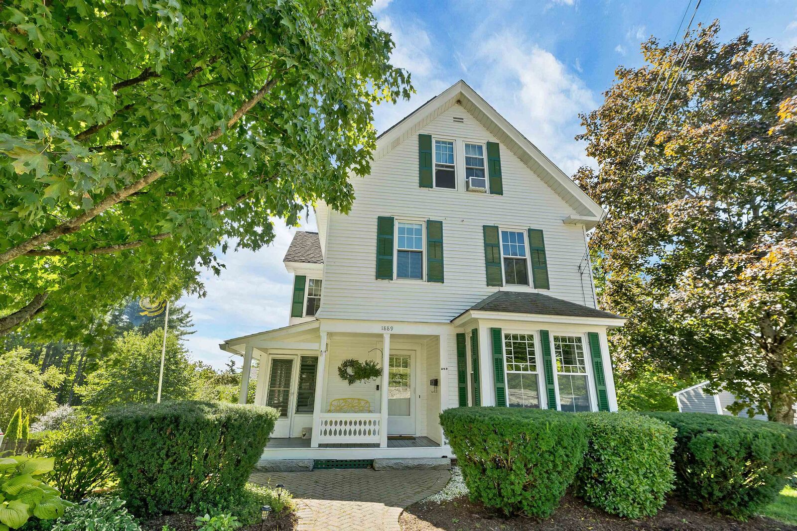 Property Photo:  289 Pleasant Street  NH 03301 
