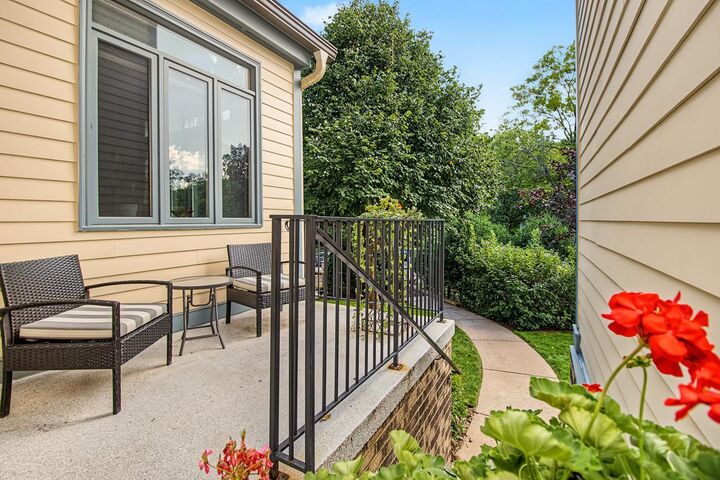 Property Photo: 719 Summit Avenue MN 55105