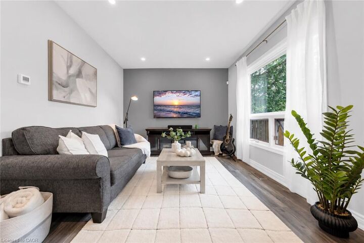 Property Photo:  175 Wellington Street  ON N3S 3Z1 