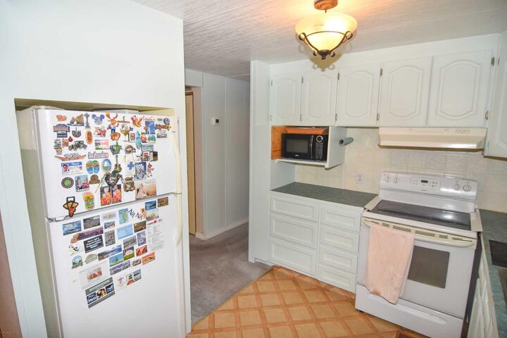 Property Photo:  822 Bayview Road  AB T1P 1C9 