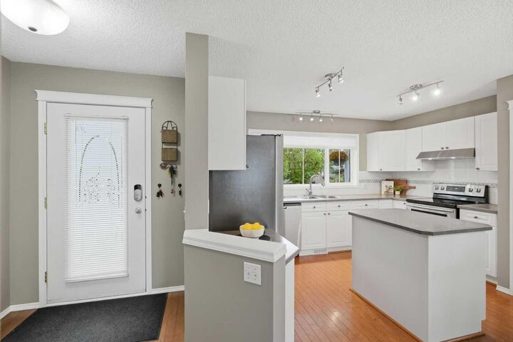 Property Photo: 54 Tuscany Valley Heights NW AB T3L 2E7