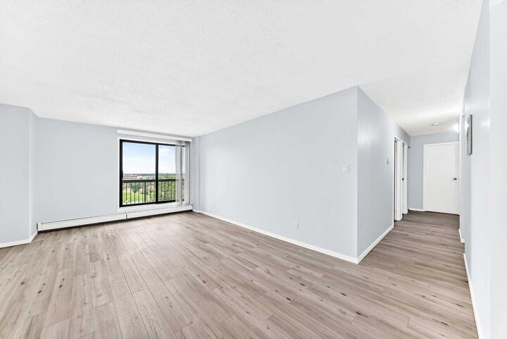 Property Photo:  5 Berkeley Place W 517  AB T1K 5M9 