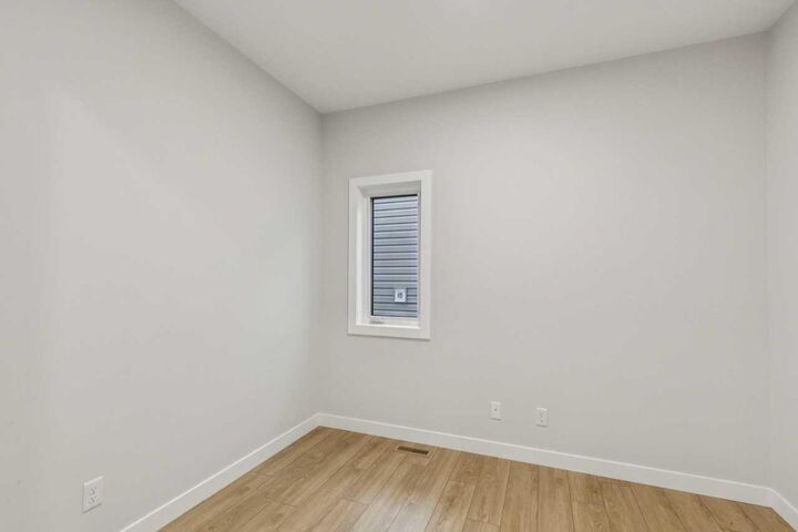 Property Photo:  72 Southborough Lane  AB T4C 2S6 