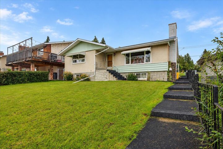 Property Photo:  5005 42A Street Close  AB T4J 1M3 