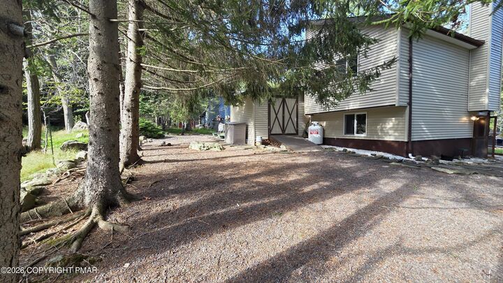 Property Photo:  7531 Crestview Drive  PA 18466 