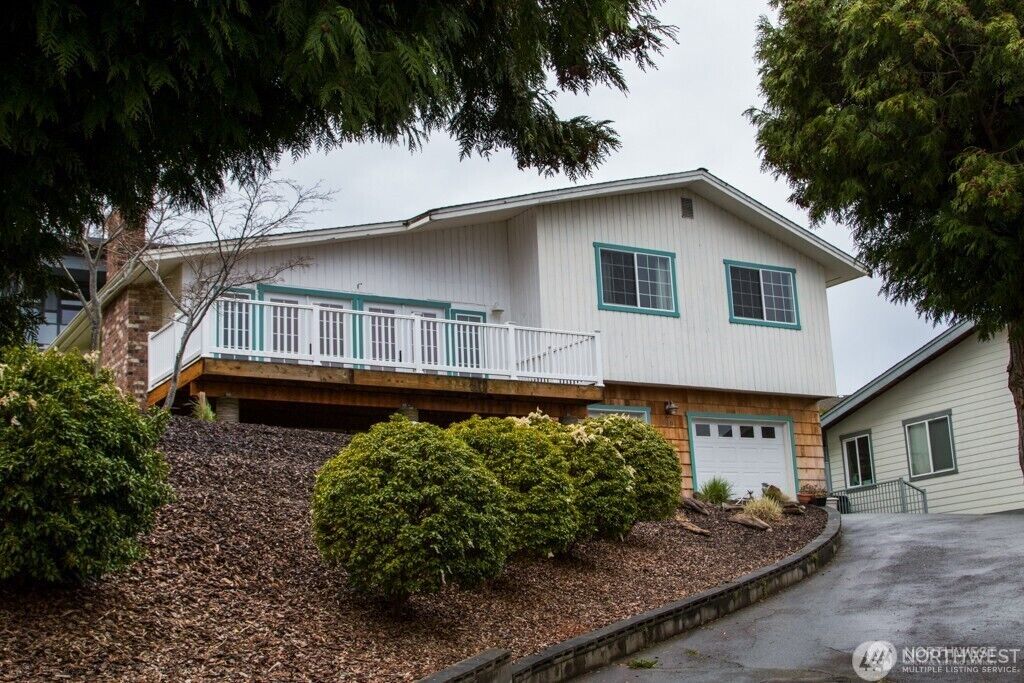 Property Photo:  8061  Chinook Way  WA 98230 