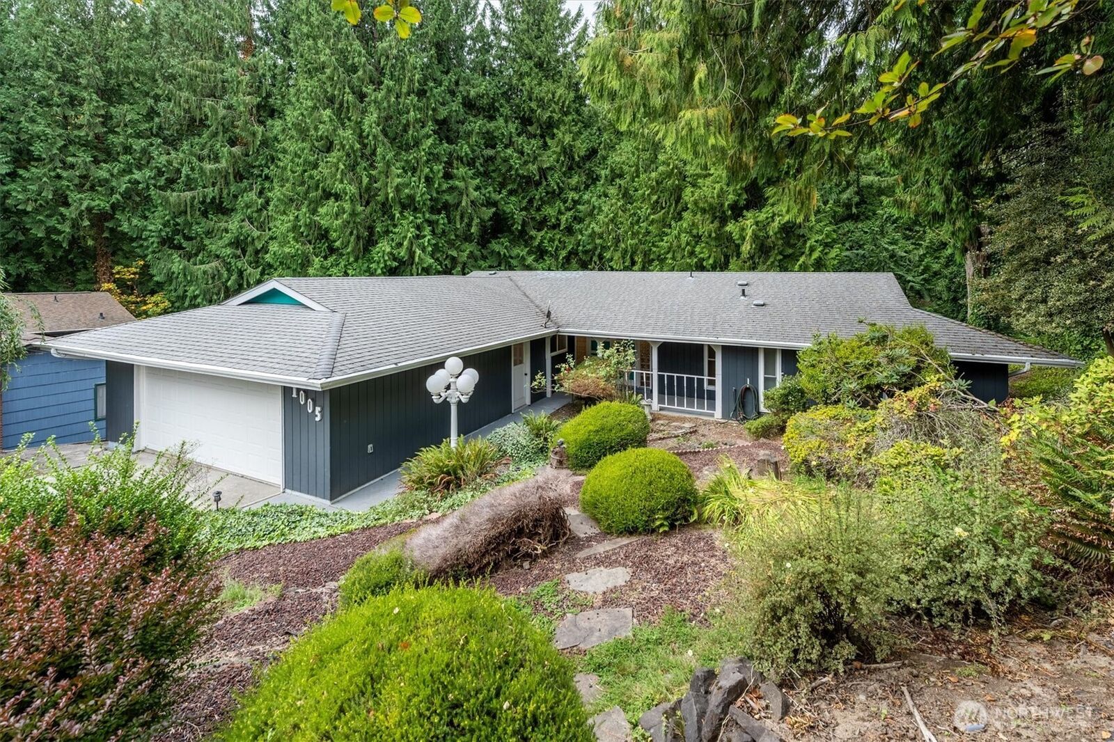 Property Photo:  1005 N 22nd Avenue  WA 98626 
