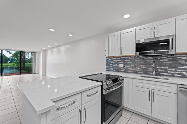 Property Photo: 4822 Esedra Court 106 FL 33467