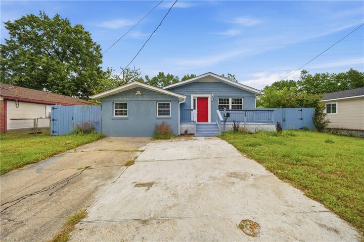 Property Photo: 218 Bradford Ave VA 23505