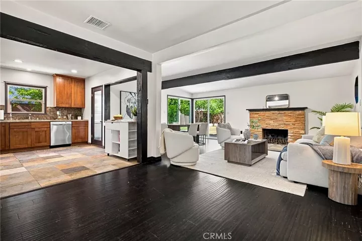 Property Photo:  7357 Anatola Avenue  CA 91406 