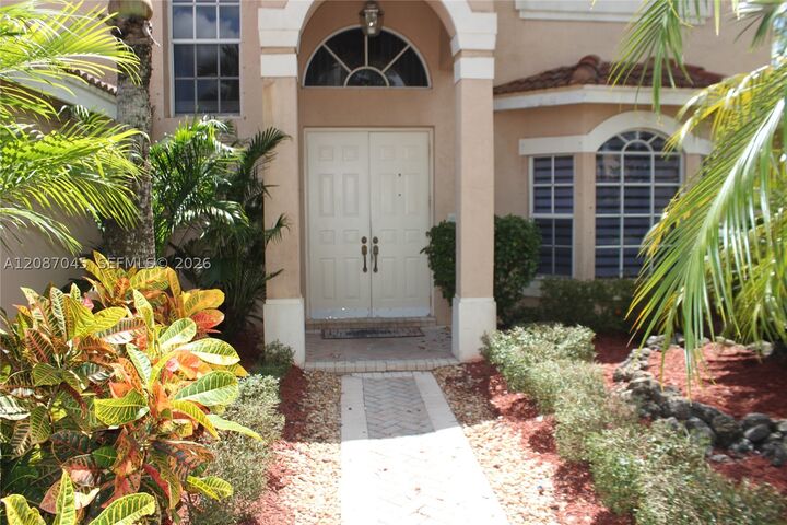 Property Photo:  2568 Jardin Pl 2568  FL 33327 