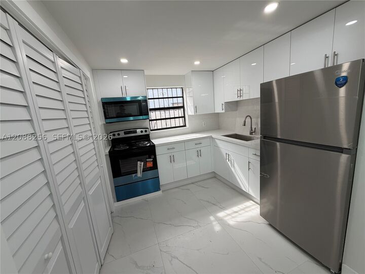 Property Photo:  595 E 8th St 595  FL 33010 