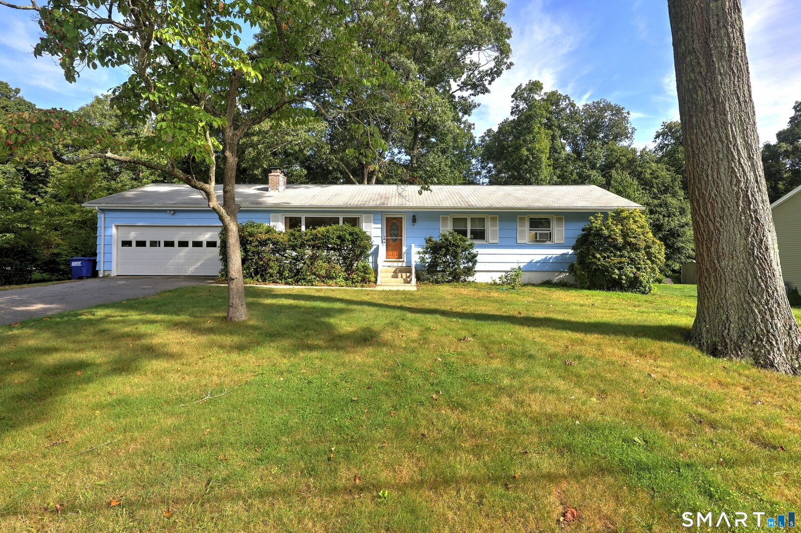 Property Photo: 17 Oakridge Drive CT 06335