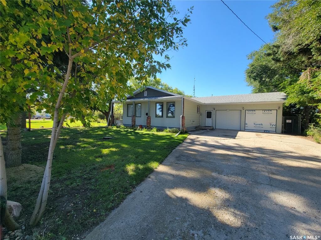 Property Photo:  200 & 202 Saskatchewan Avenue  SK S0K 4H0 