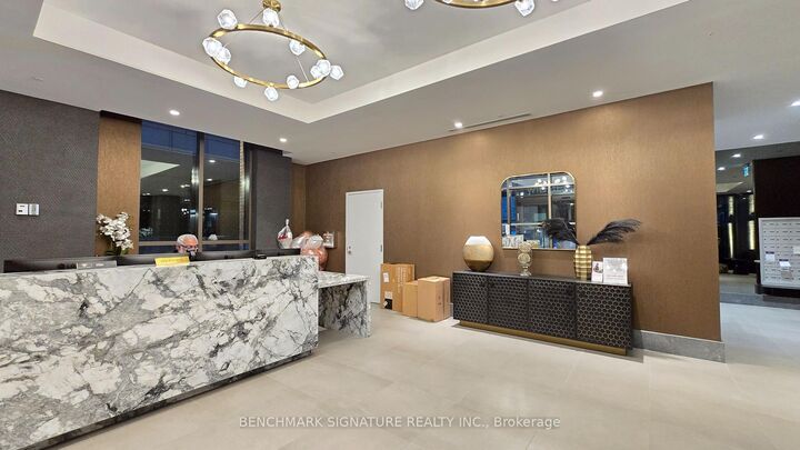 Property Photo:  8 Widmer Street 4603  ON M5V 2E7 