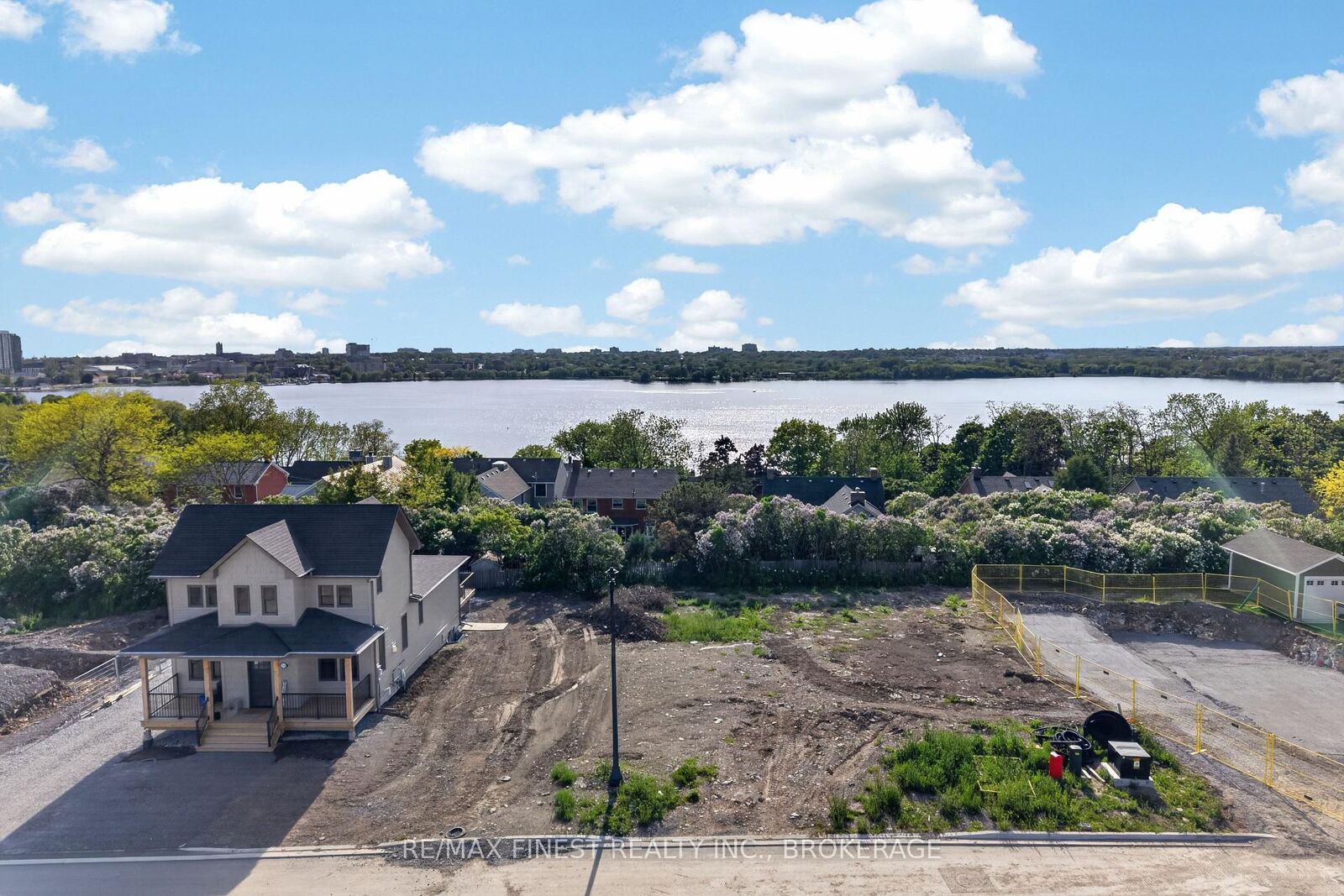Property Photo:  230 Old Kiln Crescent  ON K7K 0L7 
