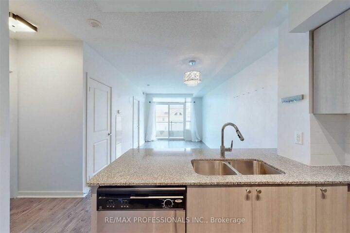 Property Photo:  1235 Bayly Street 313  ON L1W 1L7 
