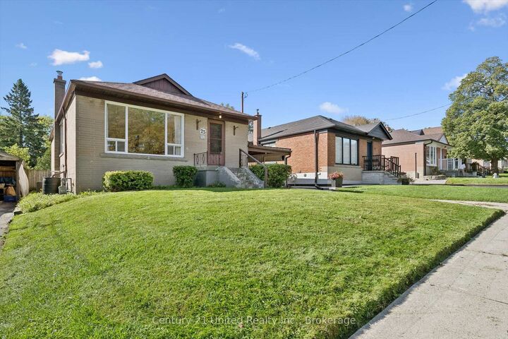Property Photo:  25 Vankirk Road  ON M1P 1M8 