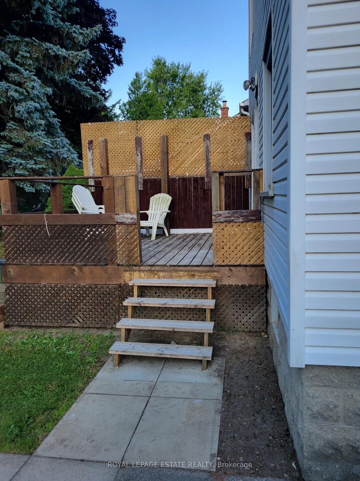 Property Photo:  13 Pinegrove Avenue Upper  ON M1N 2G3 