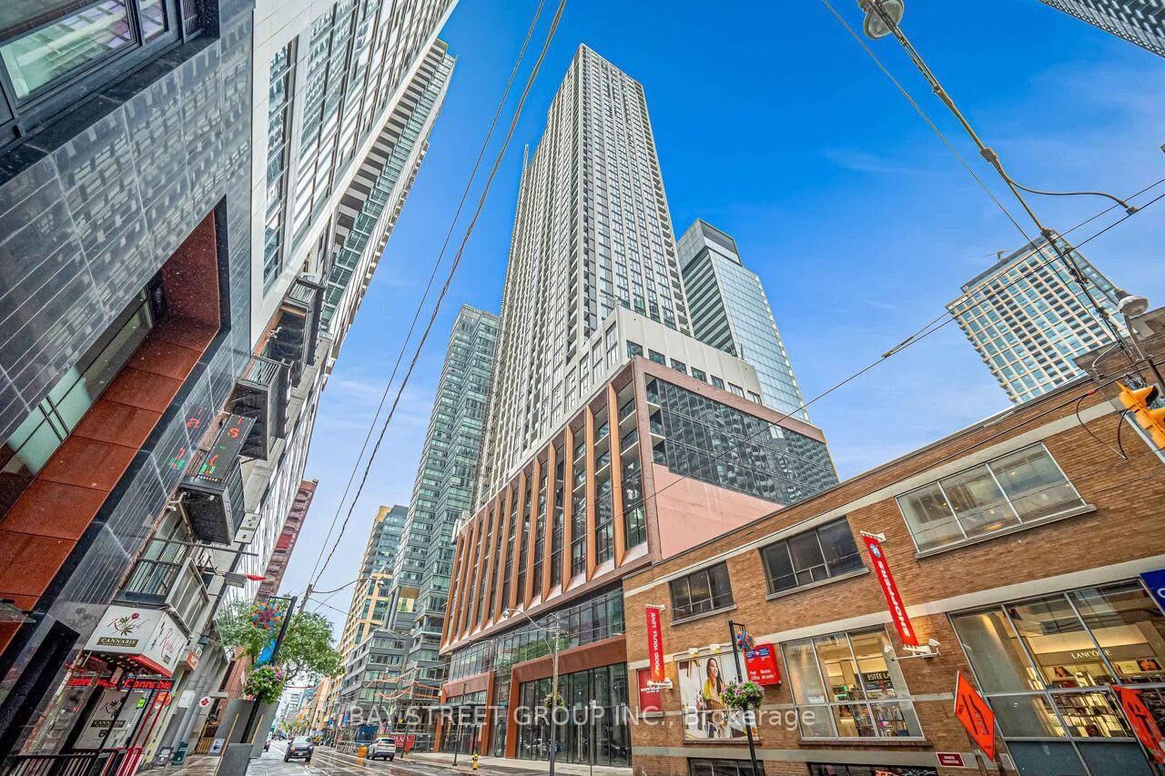 Property Photo:  400 King Street W 2416  ON M5V 1K2 