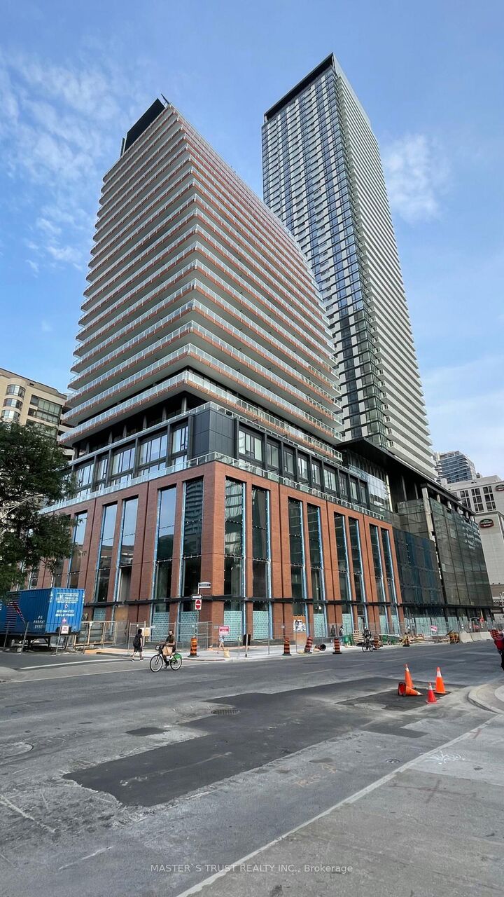 Property Photo:  501 Yonge Street 4704  ON M4Y 1Y4 