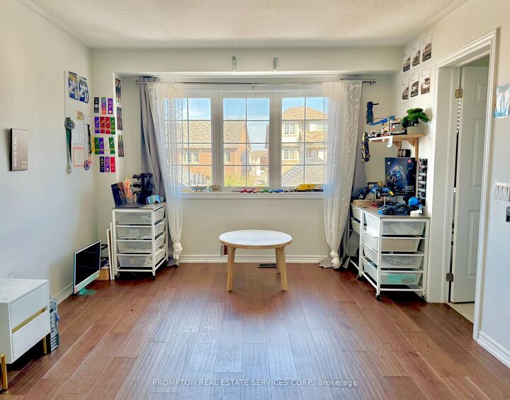 Property Photo:  33 Berryman Lane Master Bedroom  ON L6B 1M6 