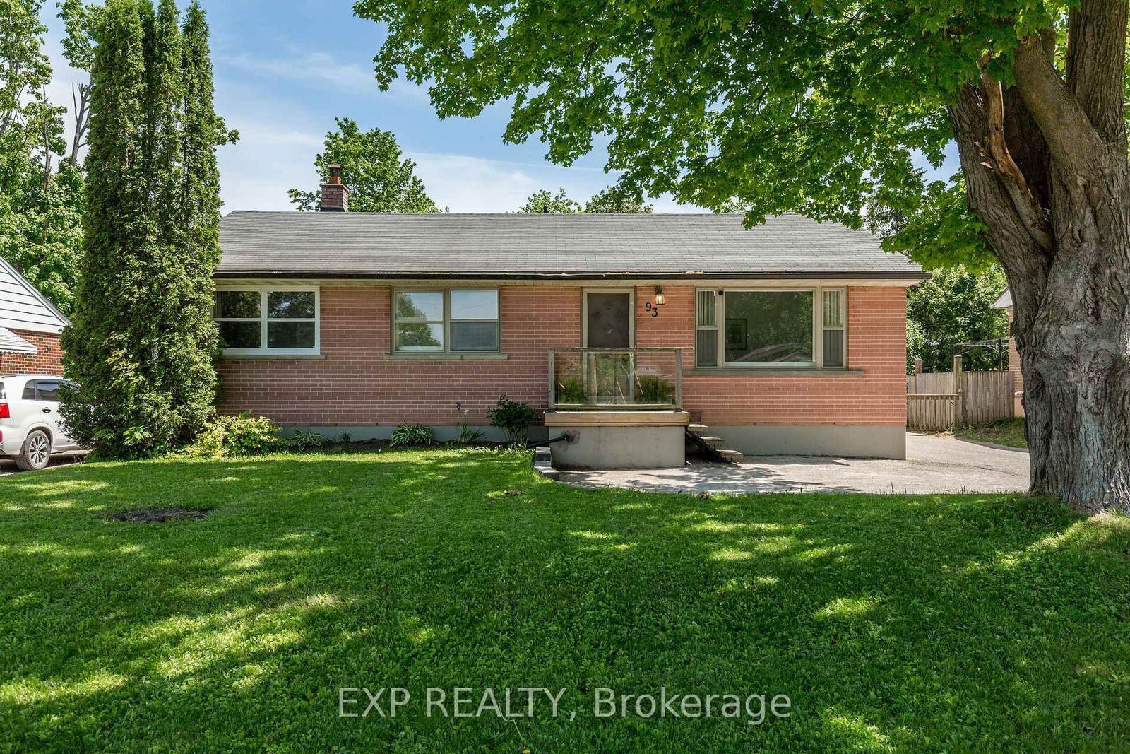 Property Photo:  93 North Street W  ON L3V 3S7 