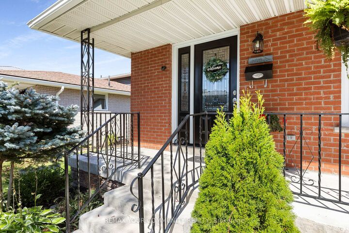 Property Photo:  30 Redwing Street  ON K9V 4T3 