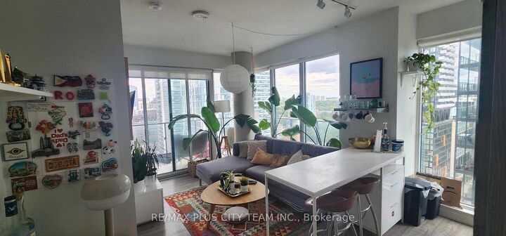 Property Photo:  77 Shuter Street 2210  ON M5B 0B8 