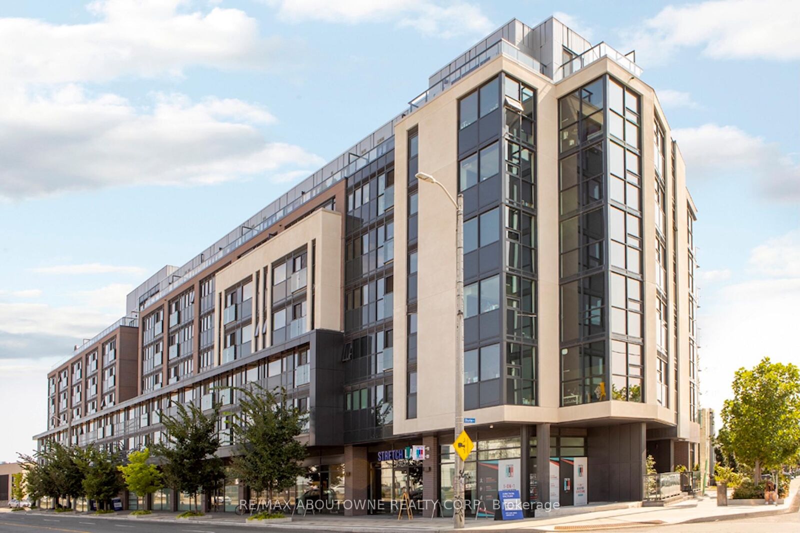 Property Photo:  3385 Dundas Street W 501  ON M6S 2S2 