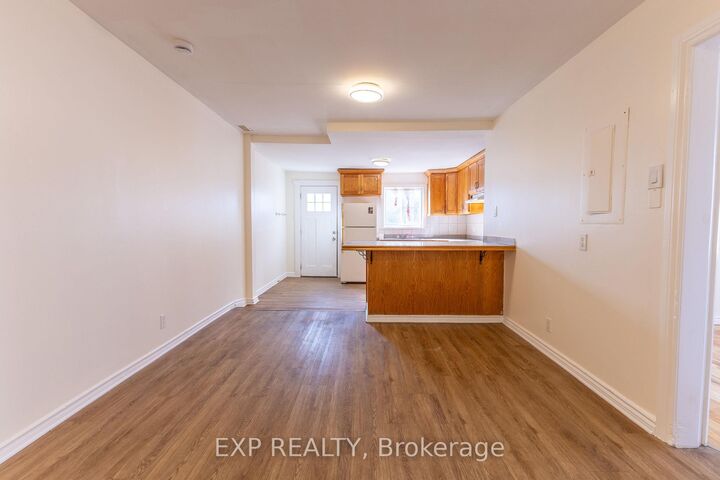 Property Photo:  288 Montreal Road 3  ON K1L 6B9 