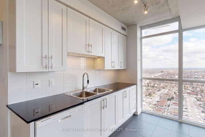 Property Photo:  4070 Confederation Parkway 3407  ON L5B 0E9 