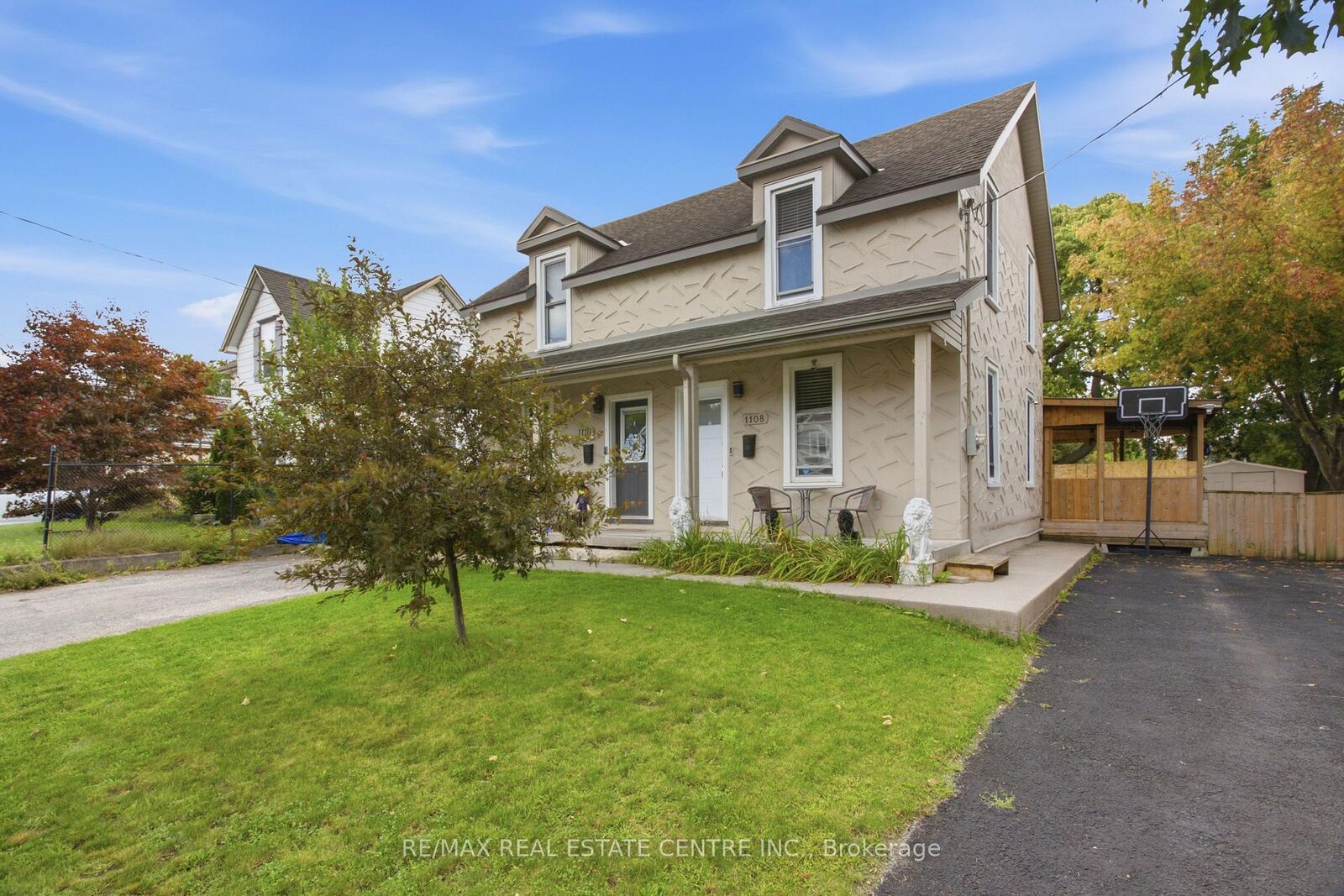 Property Photo:  1108 Queenston Road  ON N3H 3K9 