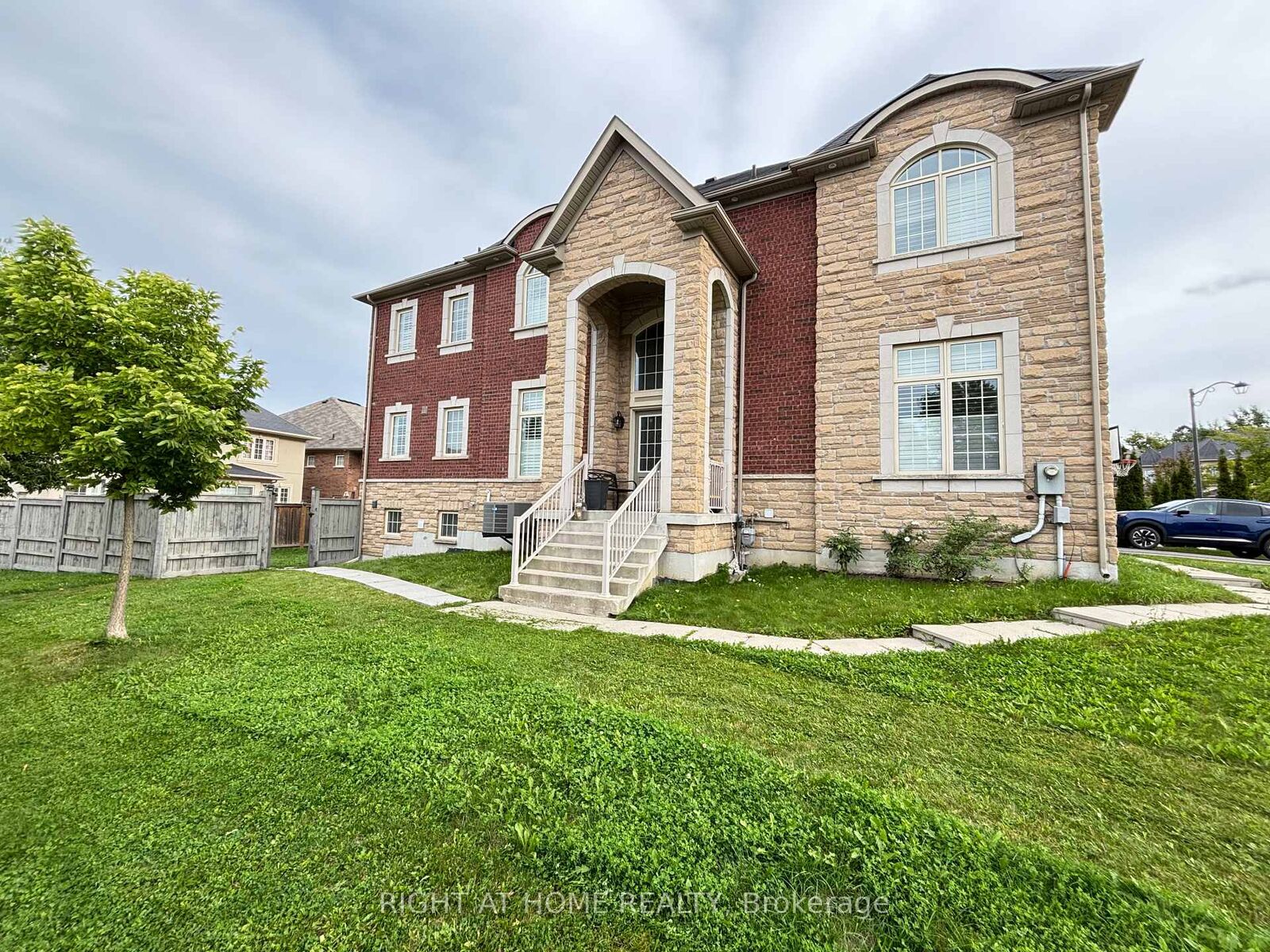 Property Photo:  33 Heintzman Crescent Basement  ON L6A 4T8 