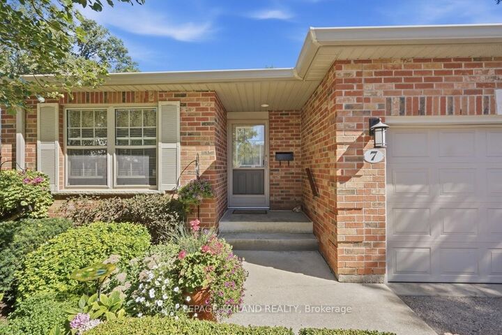 Property Photo:  1337 Commissioners Road W 7  ON N6K 4V2 
