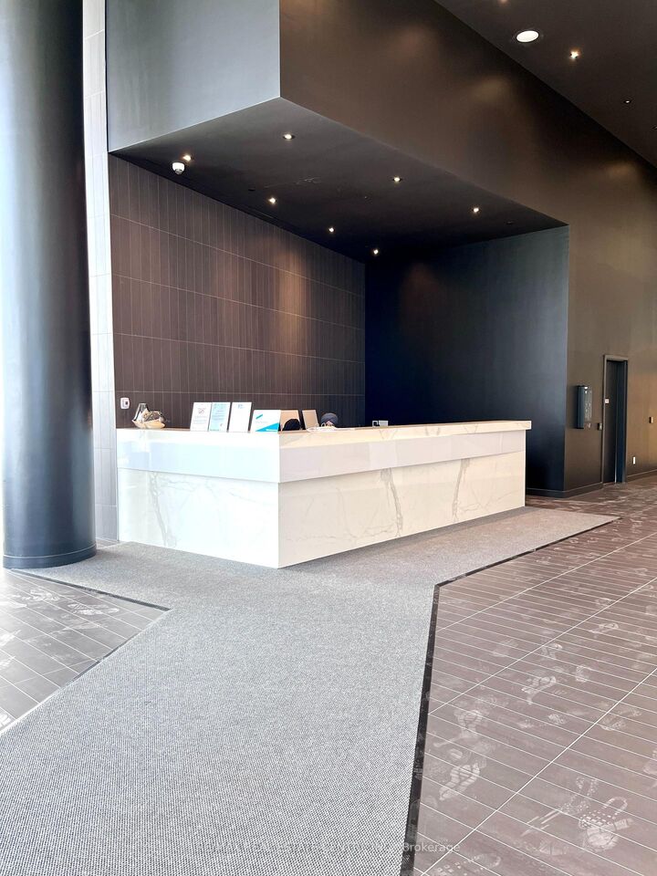 Property Photo:  3900 Confederation Parkway 2202  ON L5B 0M3 