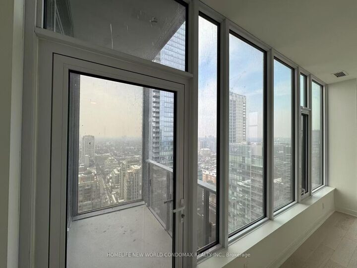 Property Photo:  11 Yorkville Avenue 2903  ON M4W 1L2 