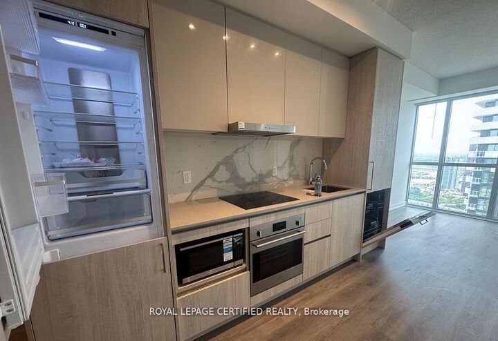 Property Photo:  225 Commerce Street 5515  ON L4K 0R1 